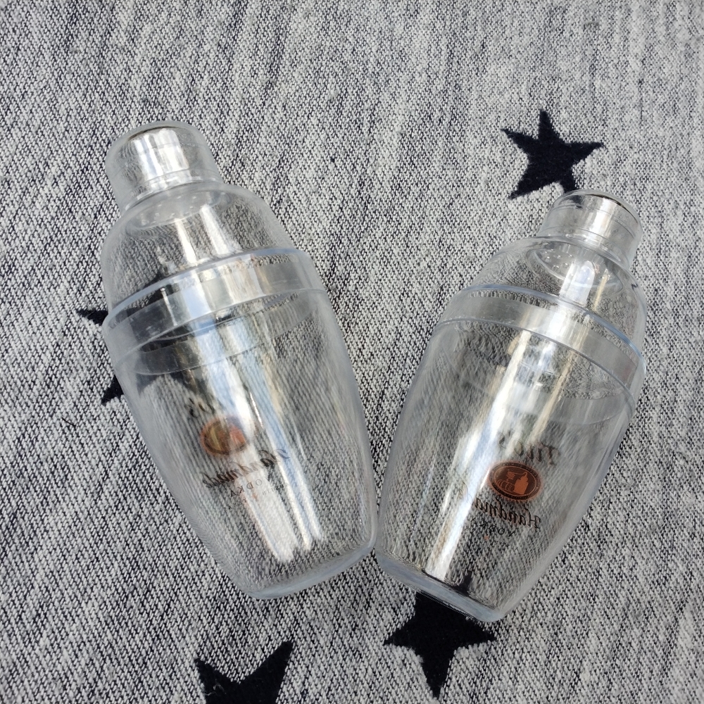 TWO Fineline Quenchers 7 oz. Clear Plastic Cocktail Shakers NWOT - Picture 3 of 11